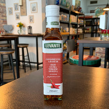 Lade das Bild in den Galerie-Viewer, Levante Chili - Olivenöl Al Gusto di peperoncino - extra vergine di olivia