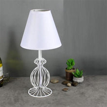 Lade das Bild in den Galerie-Viewer, Tischlampe Schlüsselanhänger Style - Retro Style