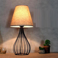 Lade das Bild in den Galerie-Viewer, Tischlampe Schlüsselanhänger Style - Retro Style