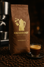 Lade das Bild in den Galerie-Viewer, Kaffeebohnen und Espresso im Glas
