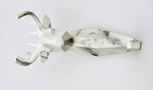 Lade das Bild in den Galerie-Viewer, Kleiderhaken &quot;Hirsch&quot; Weiß/marmoriert
