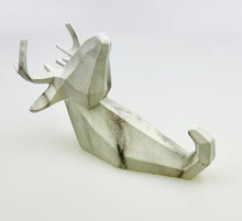 Lade das Bild in den Galerie-Viewer, Kleiderhaken &quot;Hirsch&quot; Weiß/marmoriert
