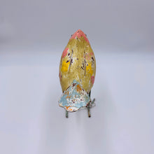 Lade das Bild in den Galerie-Viewer, Vintage Küken groß mit langen Füßen Höhe 23,0 cm
