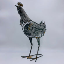 Lade das Bild in den Galerie-Viewer, Huhn aus Blech und Drahtgeflecht zum Befüllen Höhe 42cm
