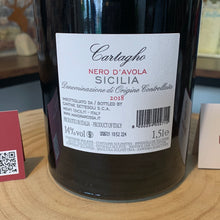 Lade das Bild in den Galerie-Viewer, Carthago 2018 Magnum - Mandrarossa - Sicilia DOC 1,5l
