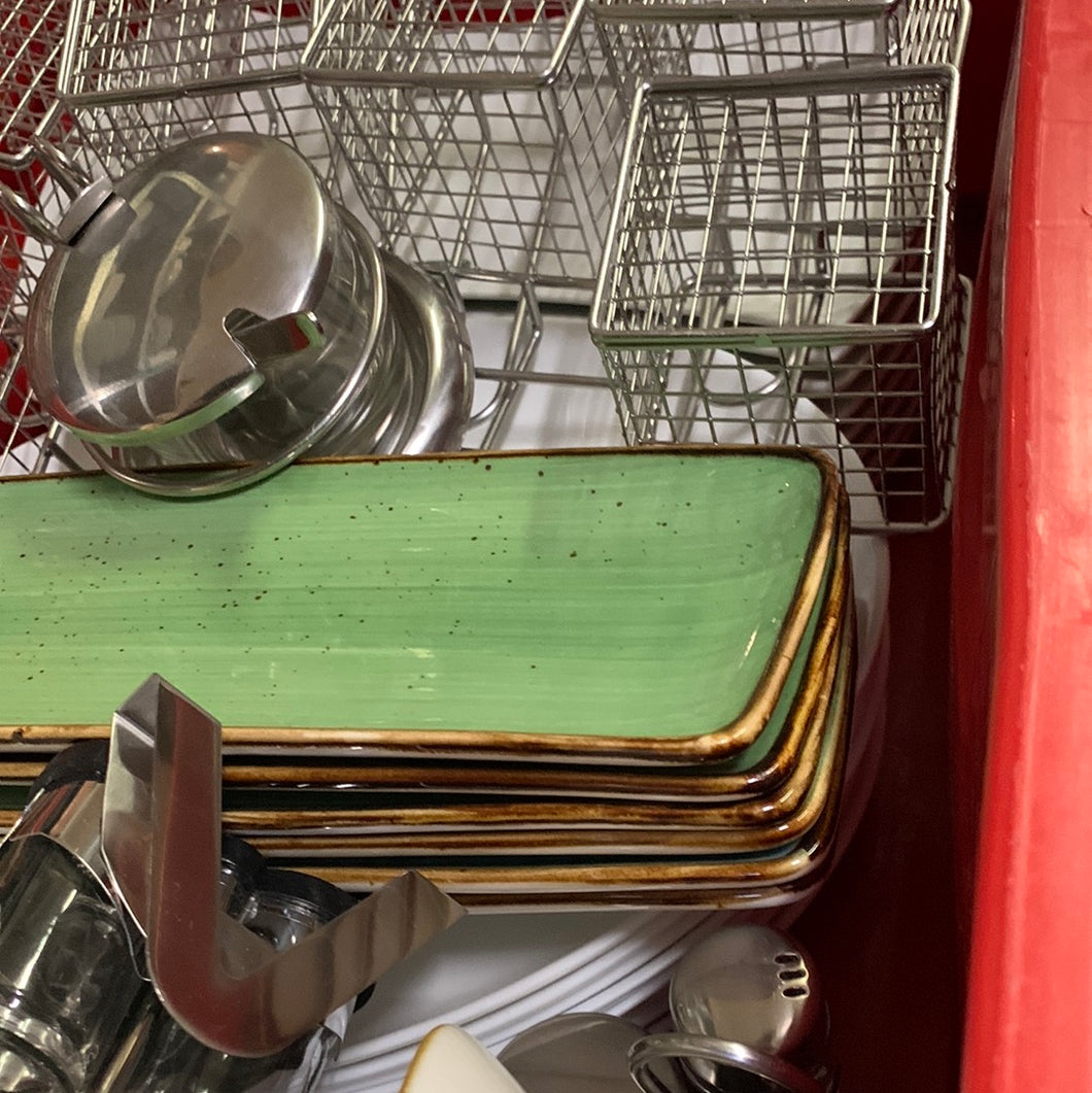 Teller und Tischequipment gemischt
