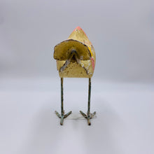 Lade das Bild in den Galerie-Viewer, Vintage Küken groß mit langen Füßen Höhe 23,0 cm
