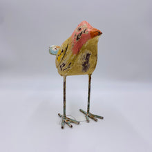 Lade das Bild in den Galerie-Viewer, Vintage Küken groß mit langen Füßen Höhe 23,0 cm
