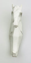 Lade das Bild in den Galerie-Viewer, Kleiderhaken &quot; Pferd &quot; in Weiß marmoriert
